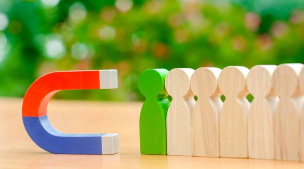 Plongée dans le magnétisme : comprendre et pratiquer